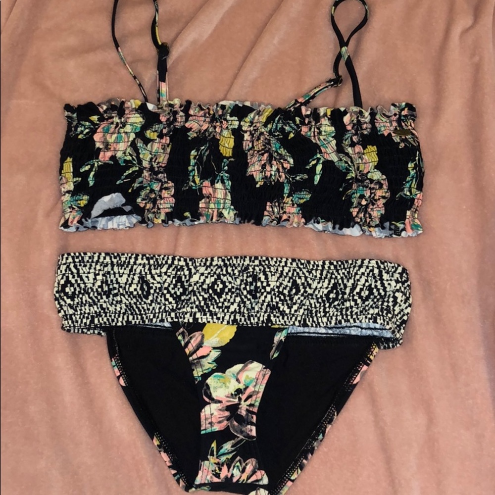 O’Neil girls bikini